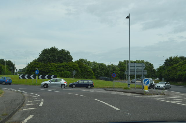 Roundabout, B3006 Crosses The A3 © N Chadwick Cc-by-sa 2.0 :: Geograph 