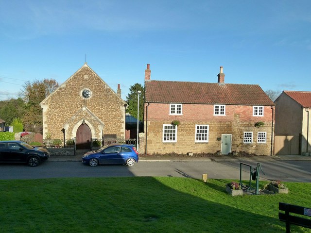 Holwell village green
