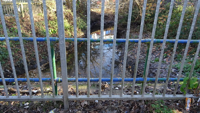 River Pinn, Yiewsley: fenced off