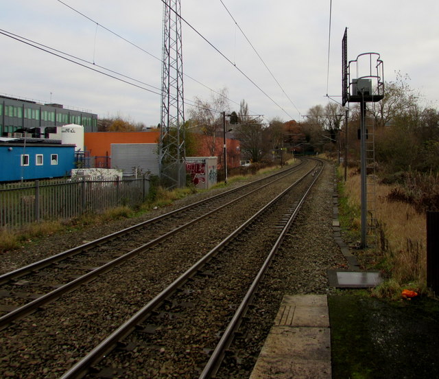 Railway from University station towards... © Jaggery cc-by-sa/2.0 ...