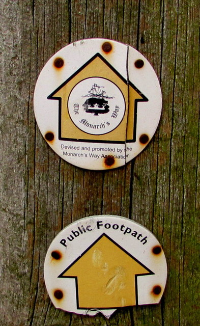 Monarch's Way public footpath sign,... © Jaggery cc-by-sa/2.0 ...