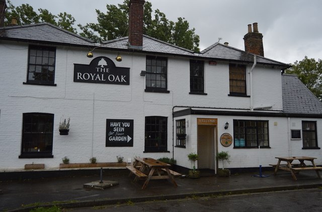 The Royal Oak © N Chadwick cc-by-sa/2.0 :: Geograph Britain and Ireland