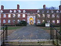 TQ4069 : Entrance to Bromley and Sheppard's Colleges by Des Blenkinsopp