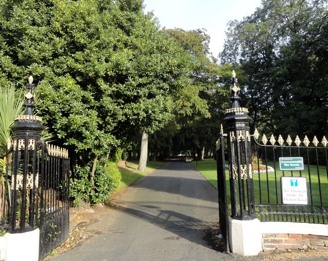 Entrance gates to Bishopwearmouth cemetery
