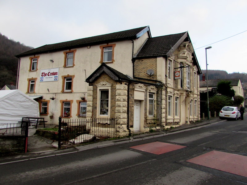 The Crown, West End, Abercarn © Jaggery cc-by-sa/2.0 :: Geograph ...