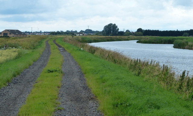 The Hereward Way along the old course of... © Mat Fascione :: Geograph ...