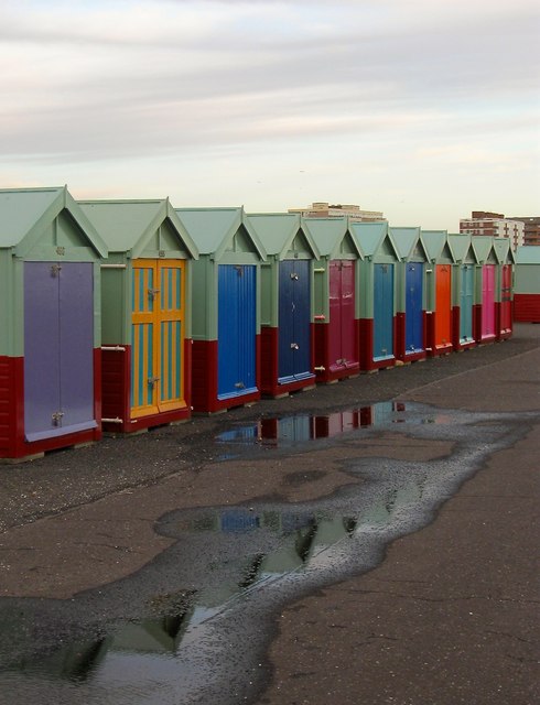 Beach Huts 446-456, Western Esplanade,... © Simon Carey cc-by-sa/2.0 ...