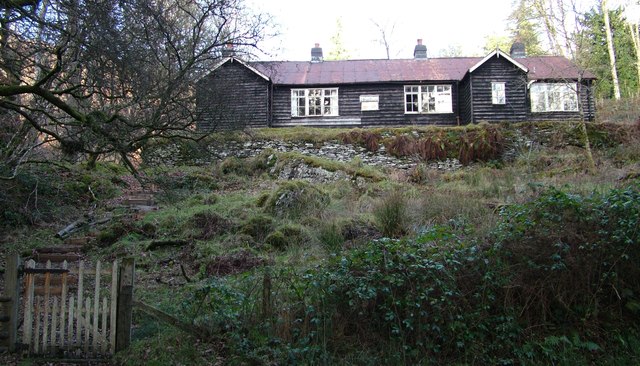 Wooden building below Pen-y-Garreg dam,... © Peter Evans cc-by-sa/2.0 ...