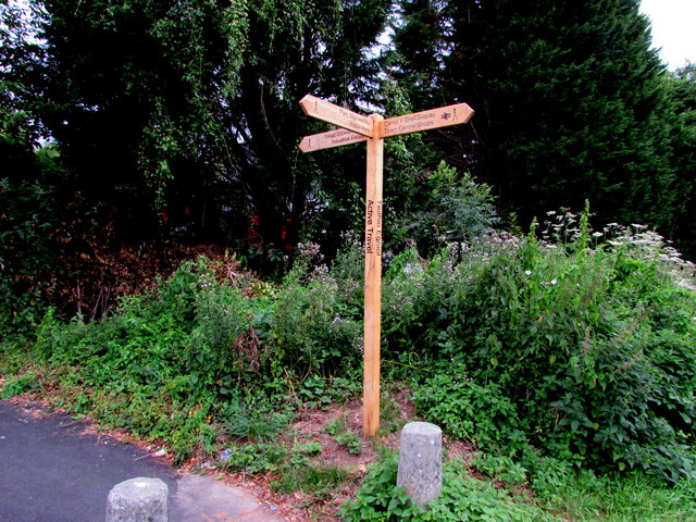 Wooden signpost, Forge Hammer, Cwmbran