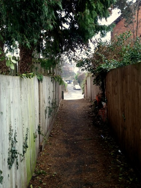 Alleyway between Gloucester Road and Cantilupe Road