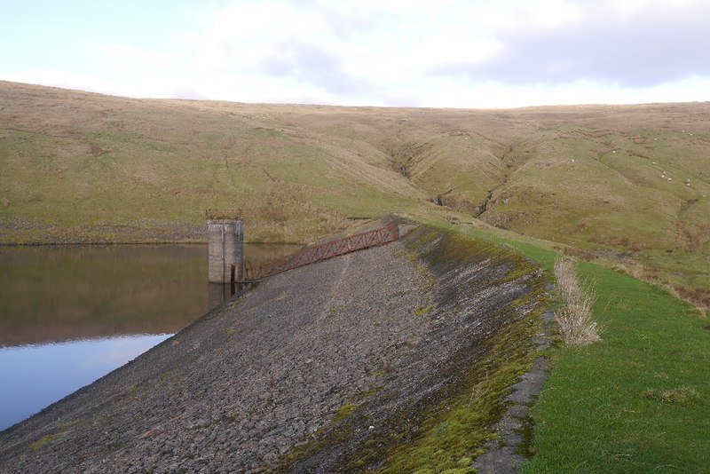 Dam, West Corrie Reservoir © Richard Webb cc-by-sa/2.0 :: Geograph ...