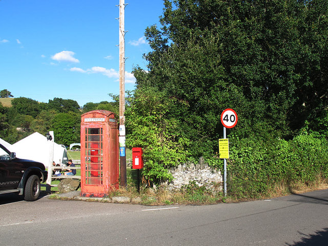 Phone box and post box at Christow Bridge