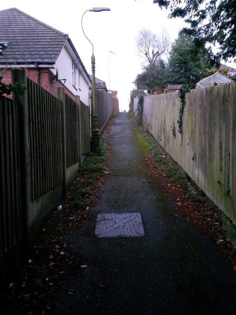 Northbourne: uphill on footpath E42
