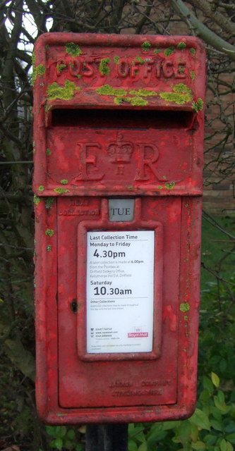 Close up, Elizabeth II postbox on Main Street, Bainton