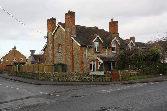 Houses at Tower Hill / Windrush Valley Road junction