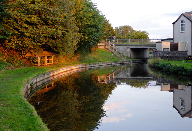 Llangollen Canal near Welsh Frankton,... © Roger Kidd cc-by-sa/2.0 ...