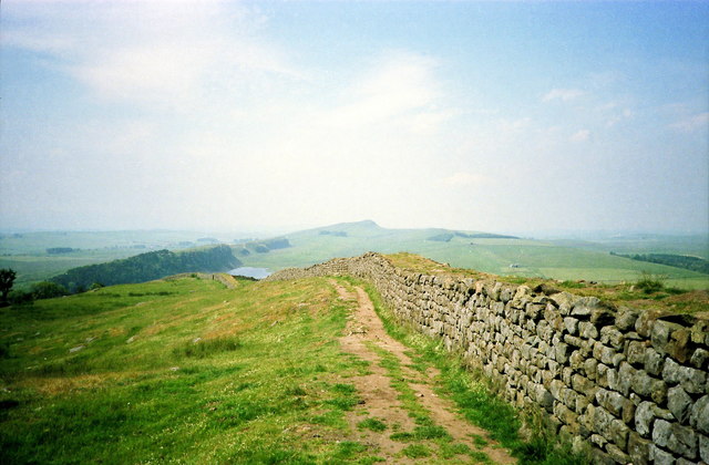 Hadrian's Wall at Hotbank Crags © Jeff Buck cc-by-sa/2.0 :: Geograph ...