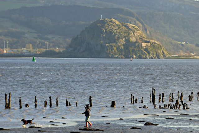 Dumbarton Rock From Parklea © Thomas Nugent :: Geograph Britain And Ireland