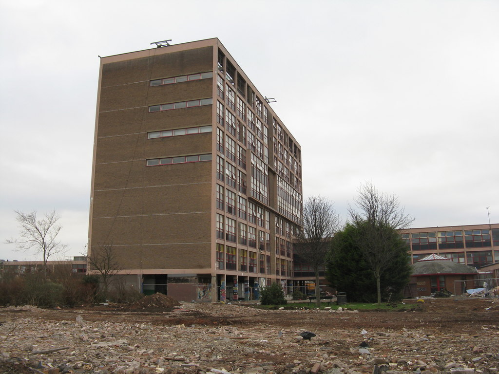 Portobello High School © M J Richardson ccbysa/2.0 Geograph