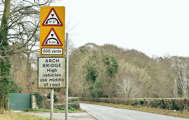 Height-restriction signs near Bangor (January 2017)