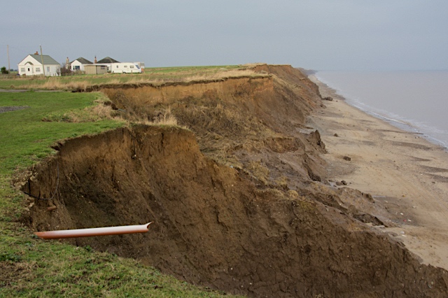 Crumbling cliffs at Atwick © Paul Harrop cc-by-sa/2.0 :: Geograph ...