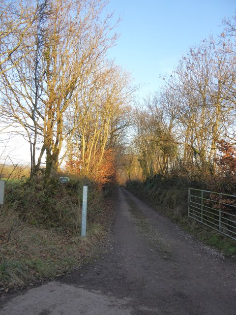 Footpath and track to Little Heath from Little Heath Cross