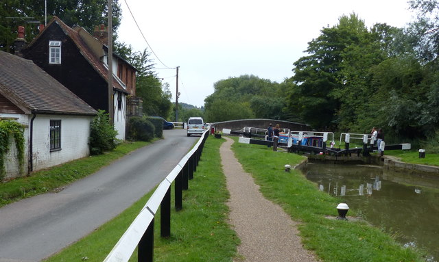 Wharf Lane next to the Grand Union Canal at Dudswell