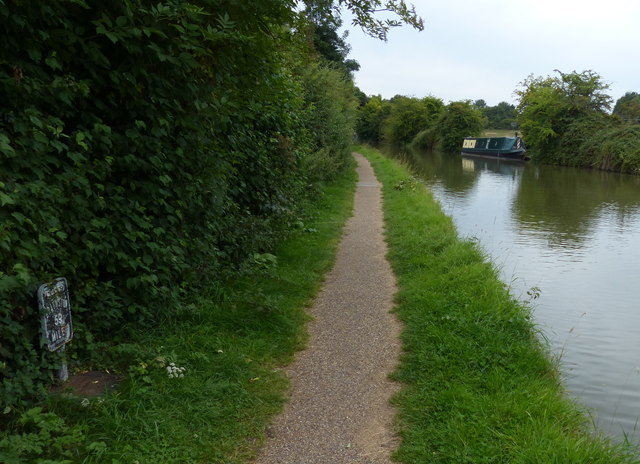 Towpath along the Grand Union Canal near Dudswell