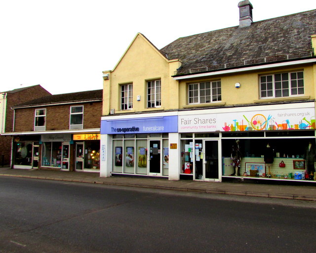 fair-shares-charity-shop-in-stonehouse-jaggery-cc-by-sa-2-0