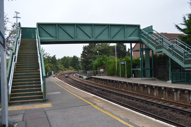 Footbridge at Woolston Station © N Chadwick cc-by-sa/2.0 :: Geograph ...