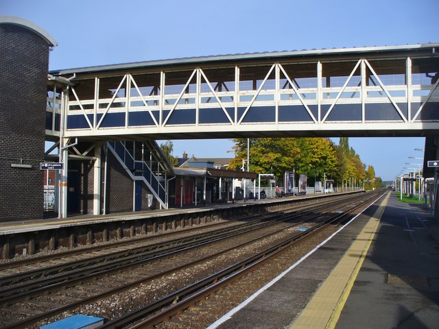 West Byfleet Station © Colin Smith cc-by-sa/2.0 :: Geograph Britain and ...