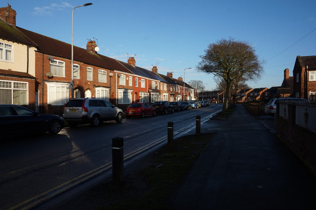 Southcoates Avenue, Hull © Ian S cc-by-sa/2.0 :: Geograph Britain and ...