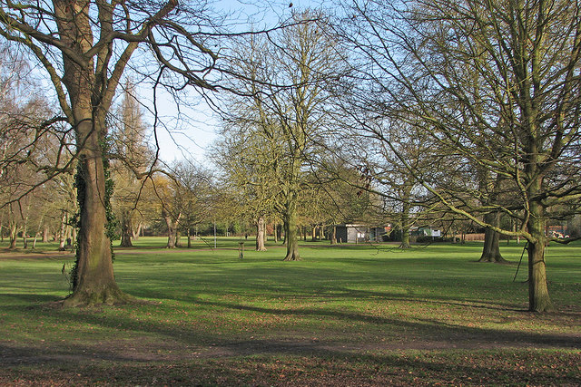 Cherry Hinton Hall Park: winter sunlight