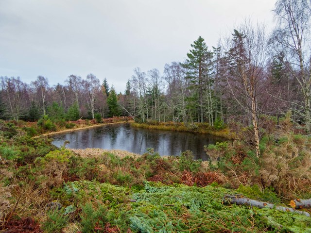 Small lake Bog a\u0026#39; Ph\u00ecobaire \u00a9 valenta cc-by-sa\/2.0 :: Geograph Britain and Ireland