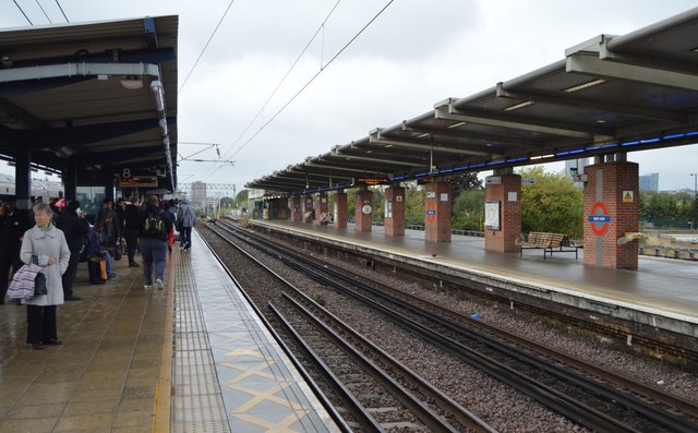 West Ham Station © N Chadwick cc-by-sa/2.0 :: Geograph Britain and Ireland