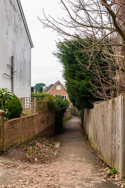 Footpath past Albion Road