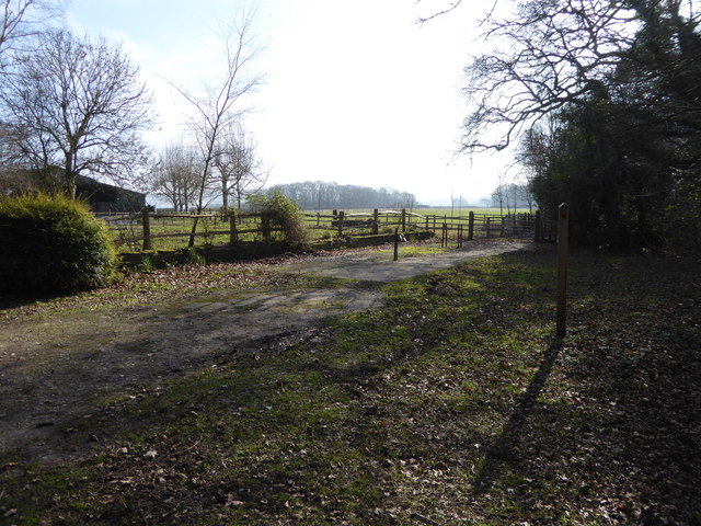 Footpath going south towards Coldharbour... © Shazz :: Geograph Britain ...