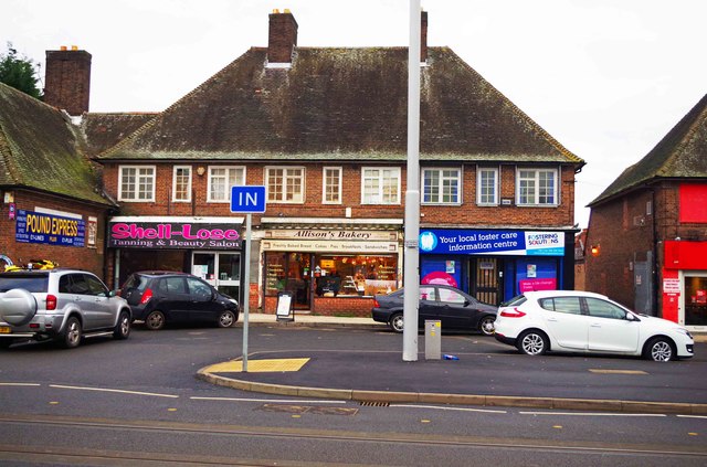 shops-in-hollyhedge-road-wythenshawe-p-l-chadwick-geograph