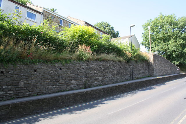 Raised pavement and stone wall on west side of Gallowgate