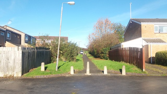 Path Linking Crychan Close with Hafren Close