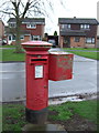 Elizabeth II postbox on St. Nicolas Park Drive