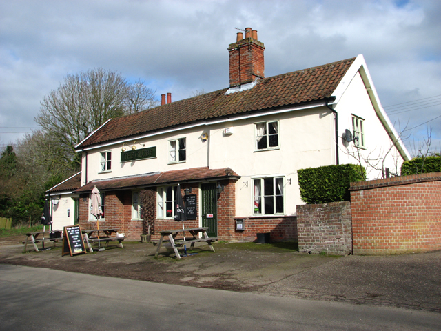 The Globe in Shotesham © Evelyn Simak cc-by-sa/2.0 :: Geograph Britain ...