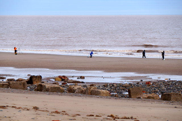 Anglers On The Beach At Kilnsea Warren © Mike Pennington Cc-by-sa 2.0 