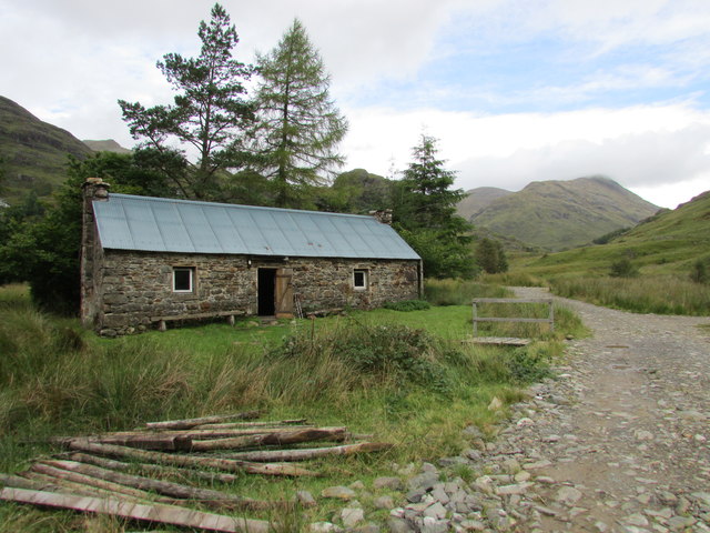 Corryhully bothy © Bill Kasman cc-by-sa/2.0 :: Geograph Britain and Ireland