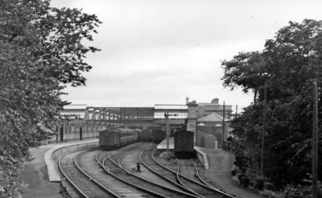 Entering Sligo station, 1948 © Walter Dendy, deceased :: Geograph Ireland