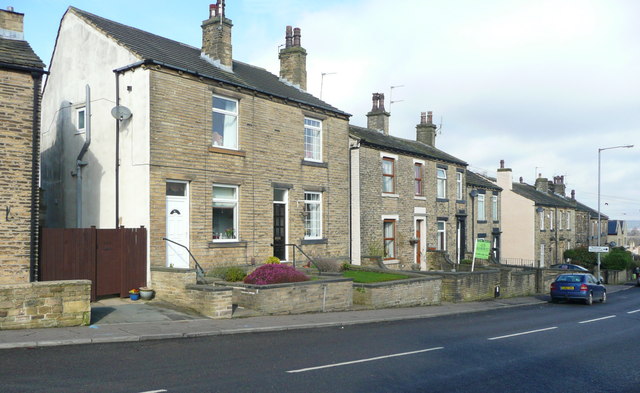 Houses on the NW side of Crowtrees Lane, Rastrick