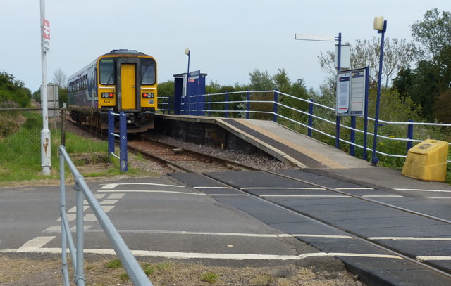 Barrow Haven railway station © Mat Fascione cc-by-sa/2.0 :: Geograph ...