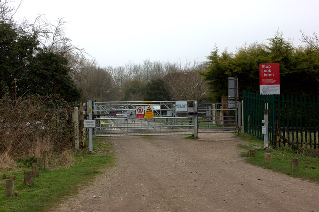 Level crossing near Spade Oak farm © Robert Eva cc-by-sa/2.0 ...