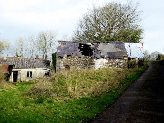 Ruined buildings along Glenalt Road