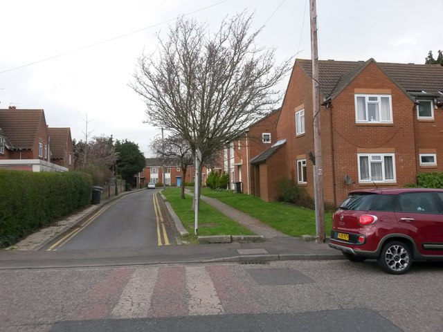 Moordown: footpath M03 from Brassey Road